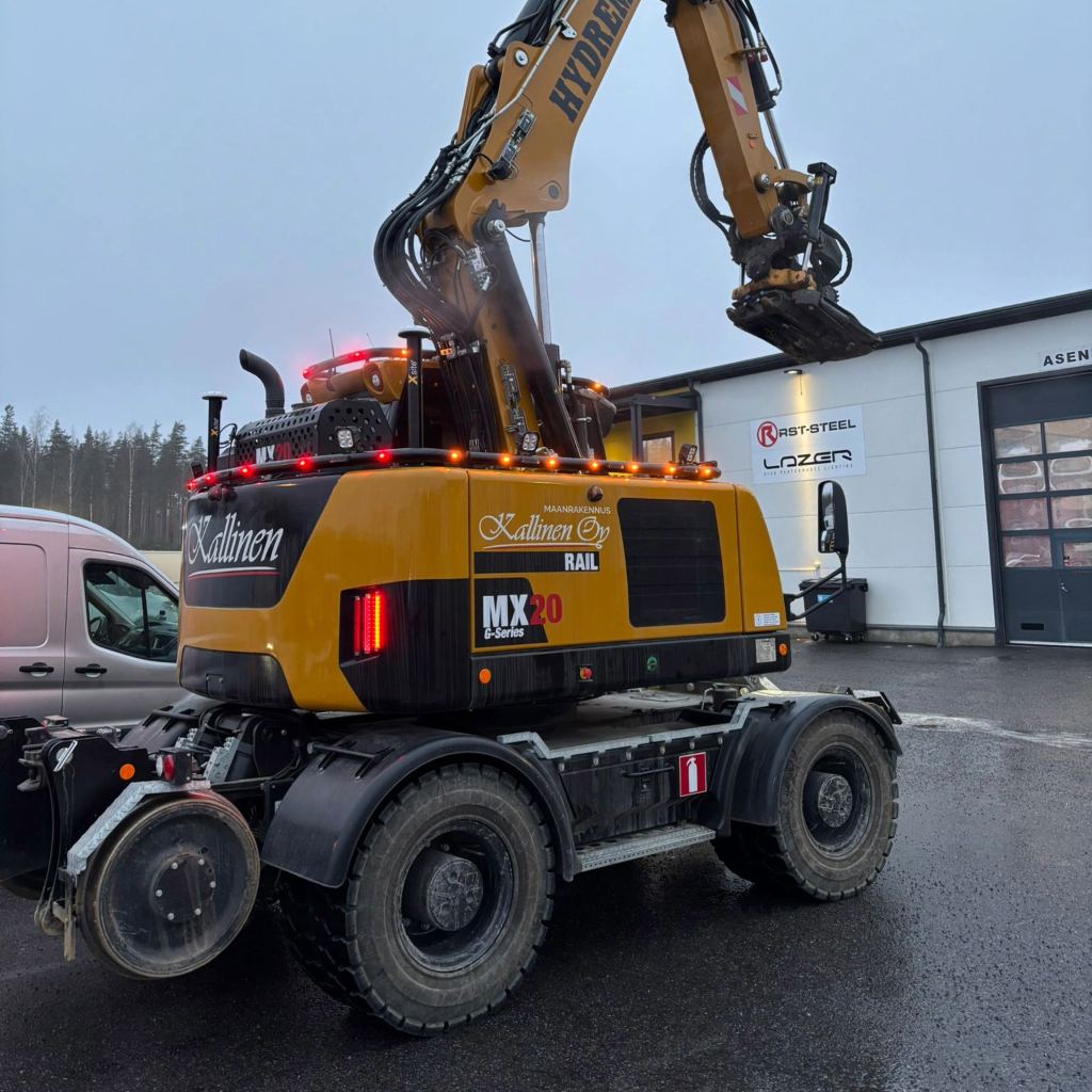 Valoteline konepeiton päälle (sivuun) Hydrema MX20G Rail 2021- - Image 2