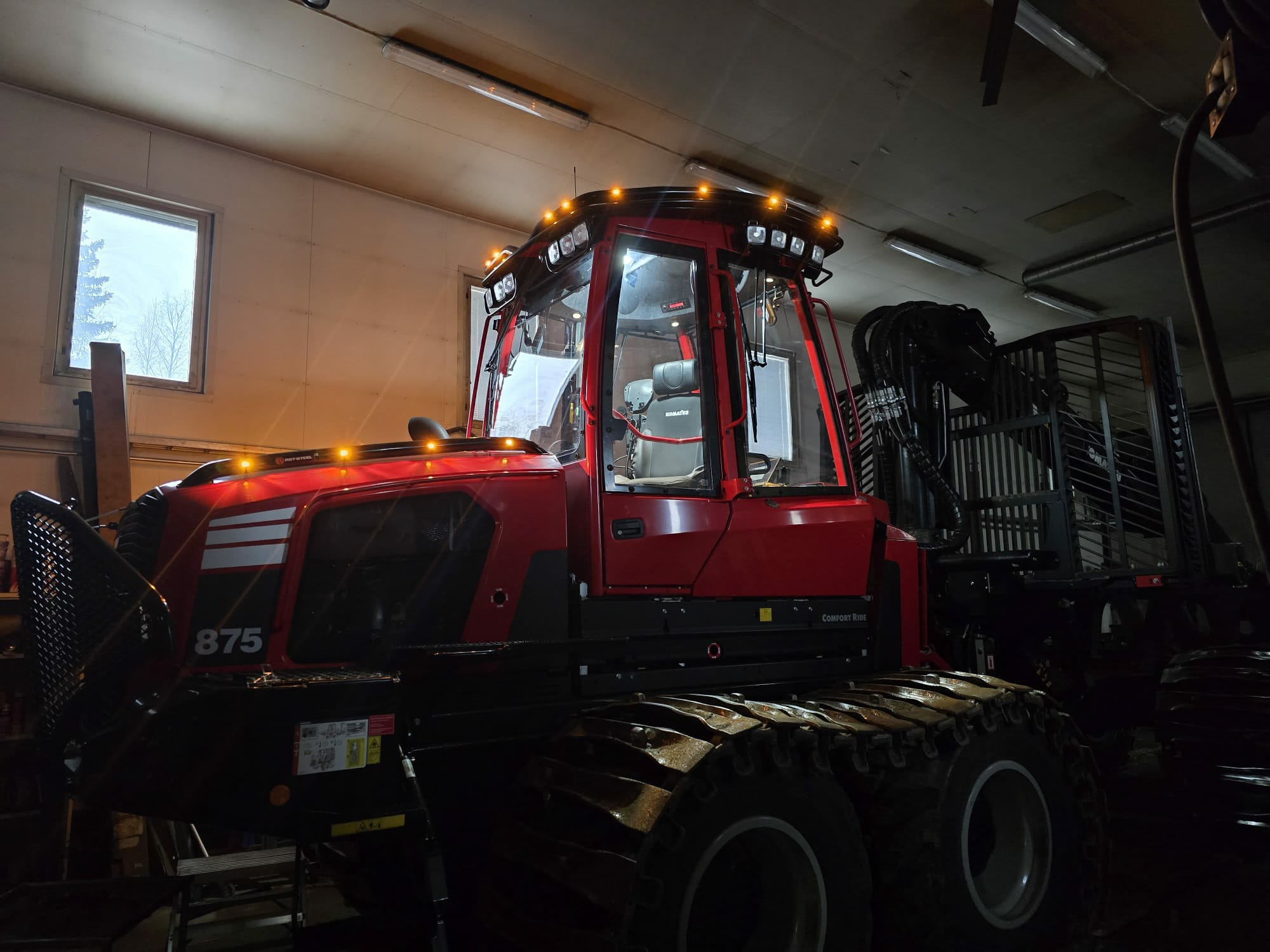 Valoteline katolle Komatsu 825-895 ajokone - Image 4