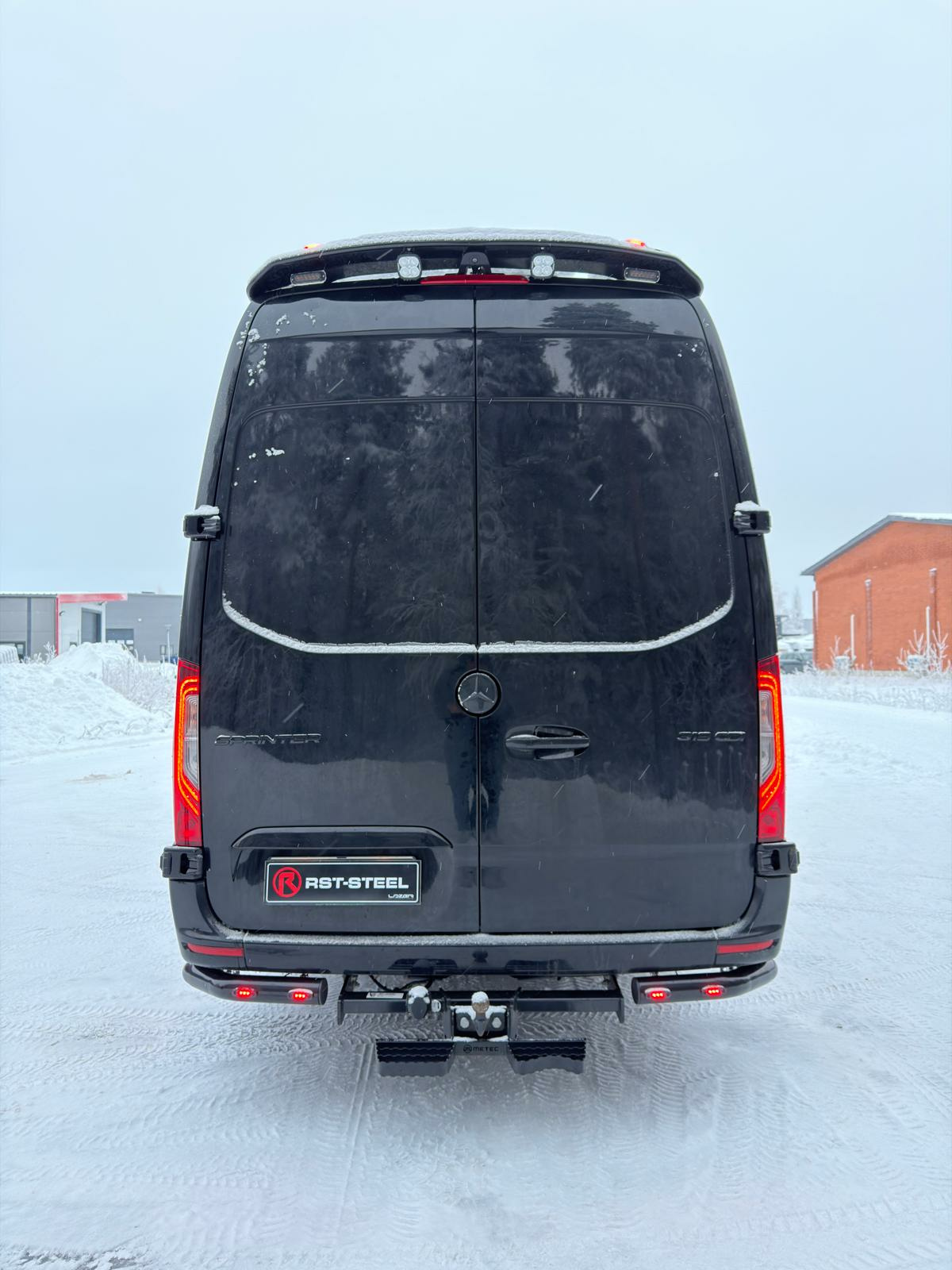 Kuvassa Takakulmaputket 76mm MB Sprinter A4 2006-