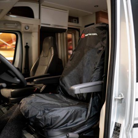 Yleismallin istuinsuoja, RST-Steel logolla