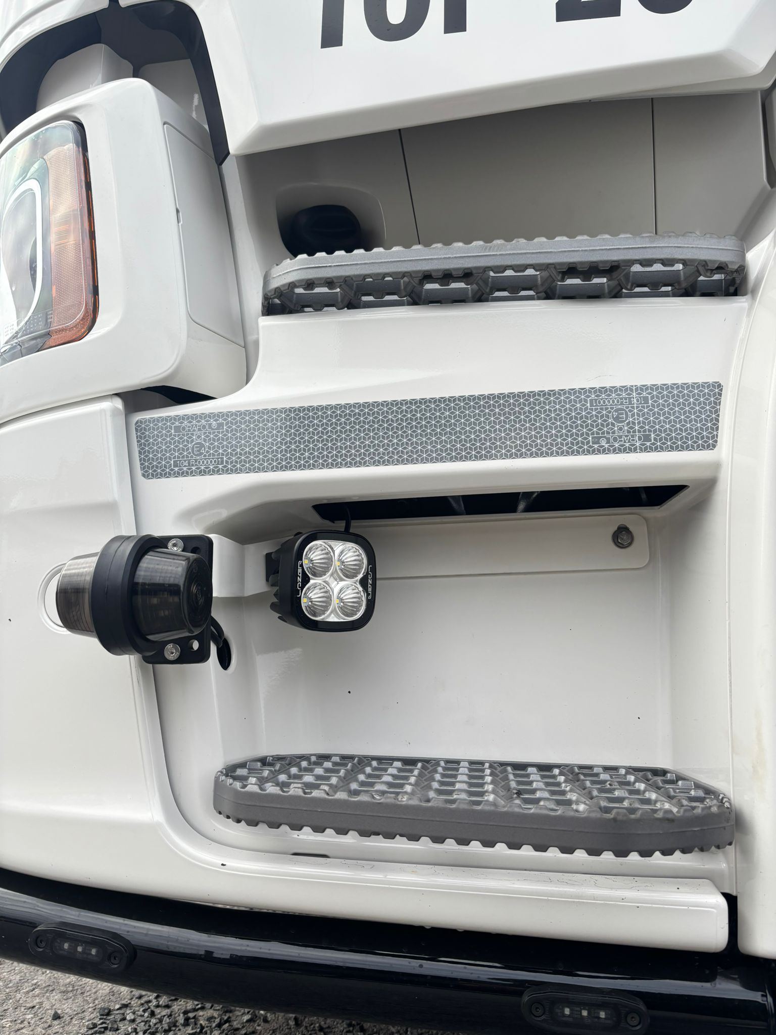 Työvalokiinnike pari askelmaan Scania Next Gen - Image 2