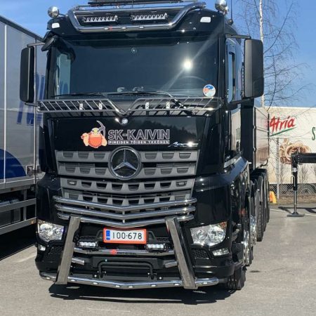 Kuvassa Lisävaloteline katolle MB Actros/Arocs ClassicSpace 2,3m