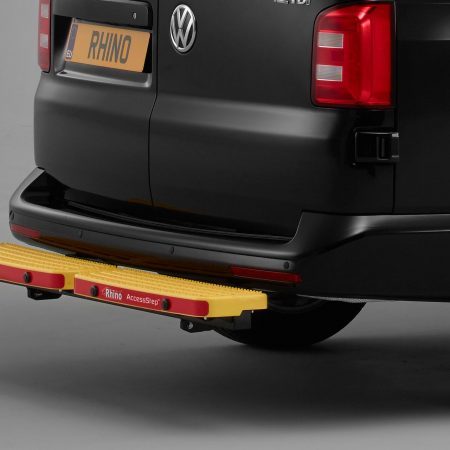 Kuvassa AccessStep takaoven astinlauta Kaksiosainen Volkswagen Crafter 2017-