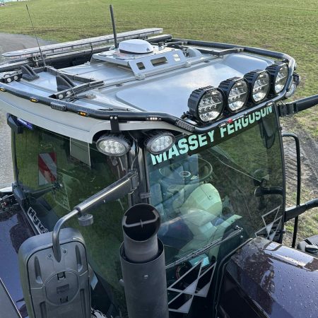 Kuvassa Valoteline katolle MF S8700 2014-