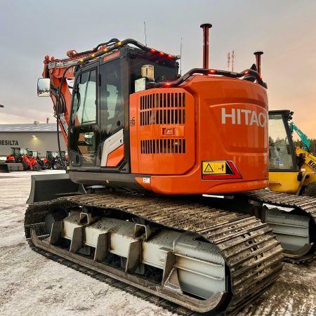 Kuvassa Valoteline taakse Hitachi ZX135US-7