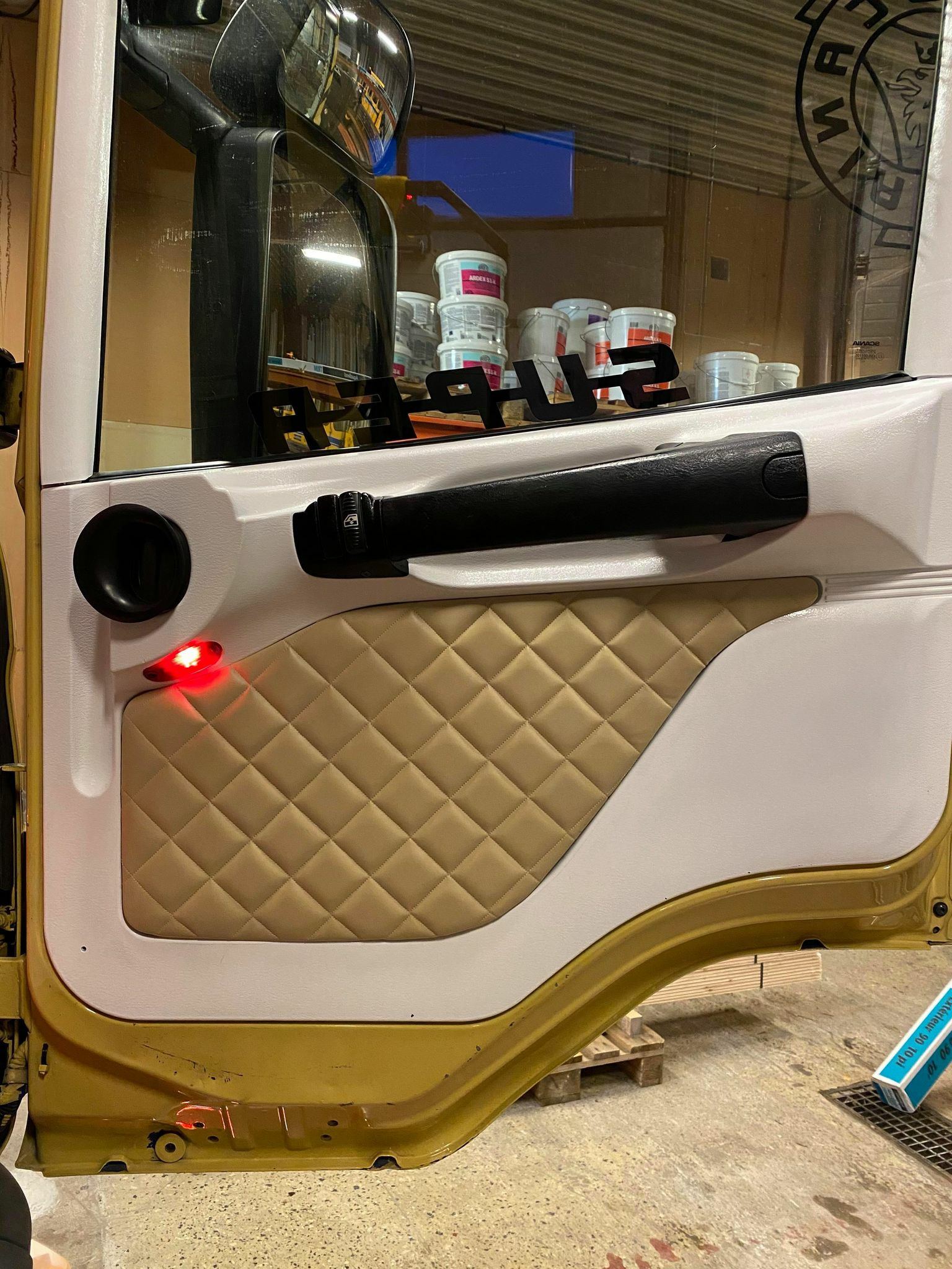 Ovipaneelit Scania 4-Sarja