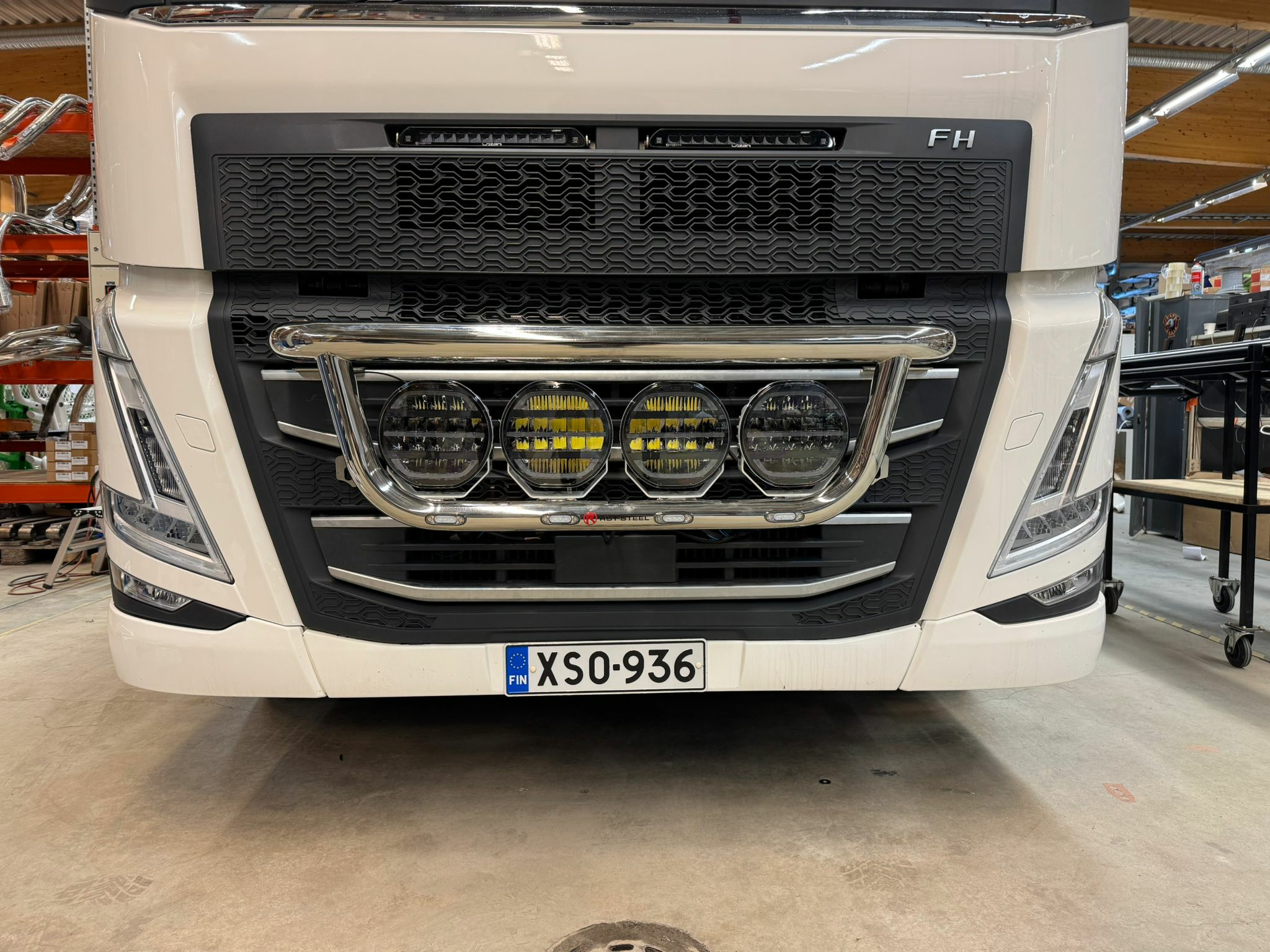 Lisävaloteline maskiin Minibar V10 Volvo FH4/FH4 New