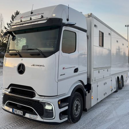 Kuvassa Lisävaloteline Visor V54 MB Actros Giga / BigSpace 2,5m