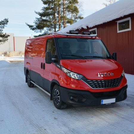 Kuvassa Suorat Kylkiputket Iveco Daily 2019- (AV3520mm)