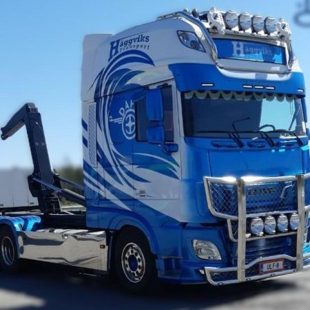 Kuvassa Lisävaloteline katolle DAF XF106 2013-2023