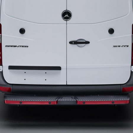 Kuvassa AccessStep takaoven astinlauta Kolmiosainen Mercedes Sprinter 2018-