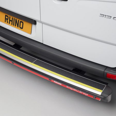 Kuvassa ImpactStep iskunvaimentava takaoven astinlauta Ford Transit Custom 2024-