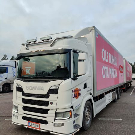 Kuvassa Etuhelmaputki Lowline V21 Scania NextGen