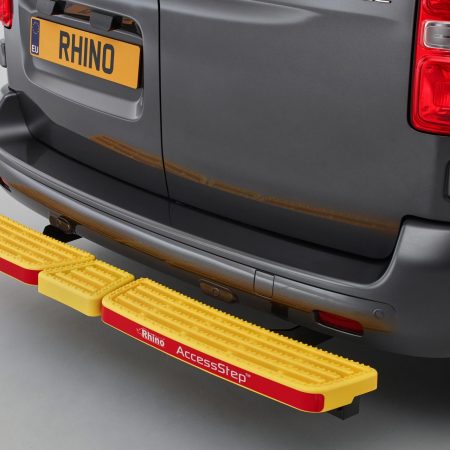 Kuvassa AccessStep takaoven astinlauta Kolmiosainen Ford Transit Custom 2024-