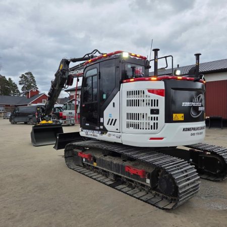 Kuvassa Valoteline taakse Hidromek HMK 145LCSR-5