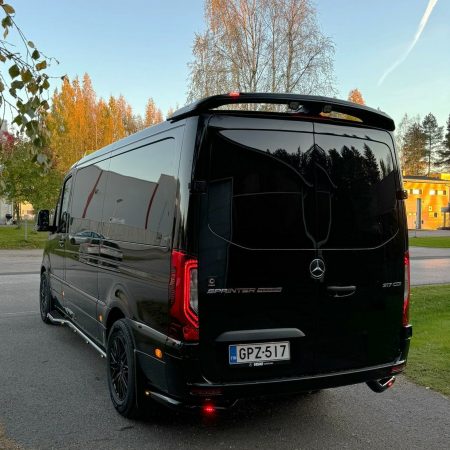 Takaspoileri MB Sprinter W907/W910 2024-, isolla kameralla