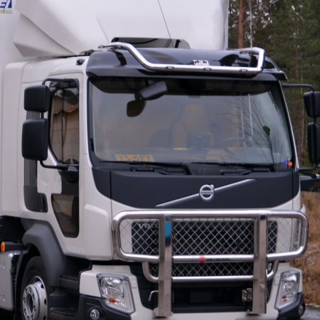 Kuvassa Etuhelmaputki Lowline V07 Volvo FL
