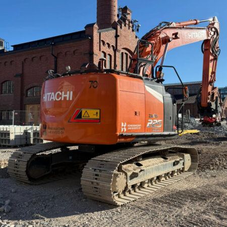 Kylkiputki puomin puolelle Hitachi ZX225USRLC 5-7 srj