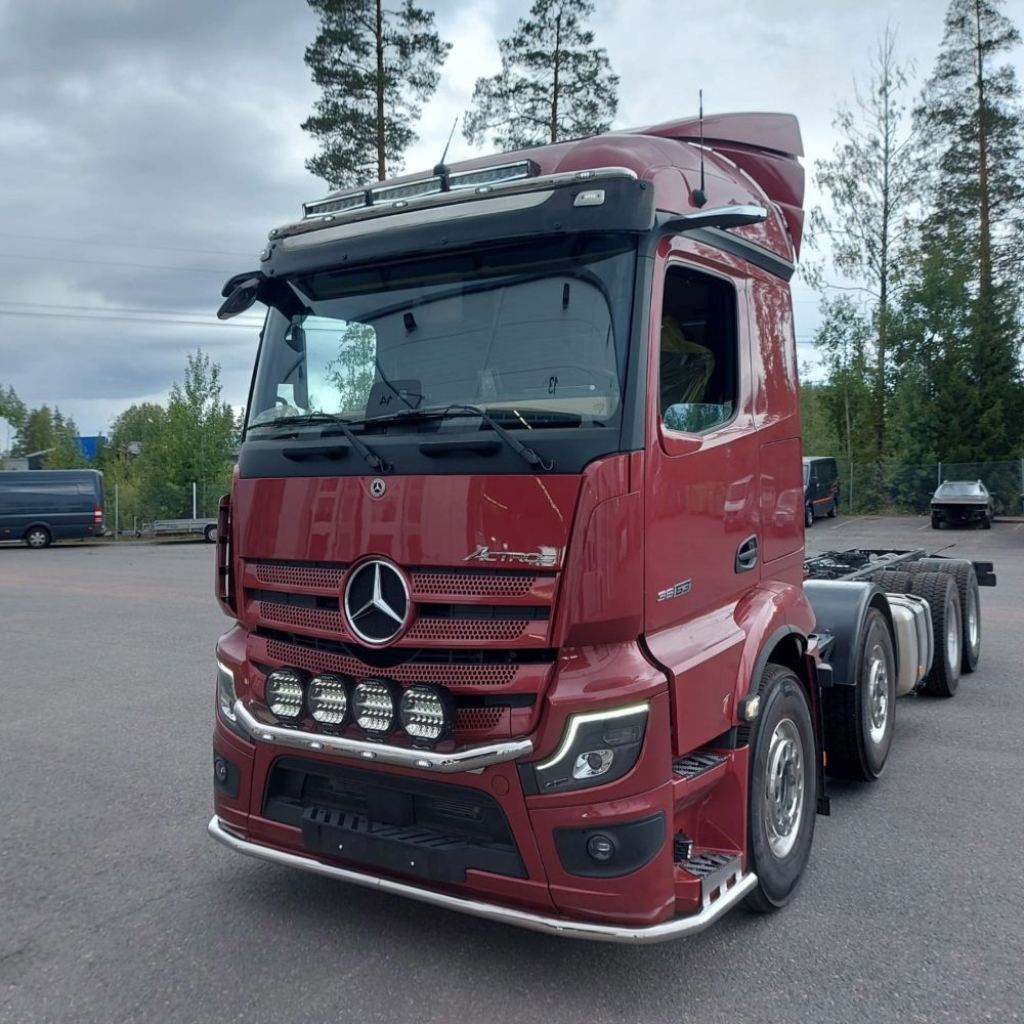 Lippavaloteline V09 Mercedes-Benz Actros 2.3m