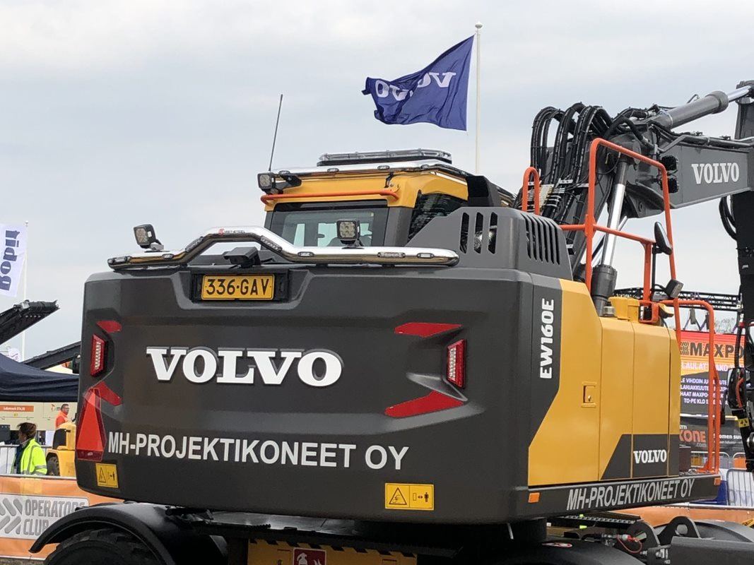 Valoteline taakse / peräpuntin päälle Volvo EWR160E  2016-