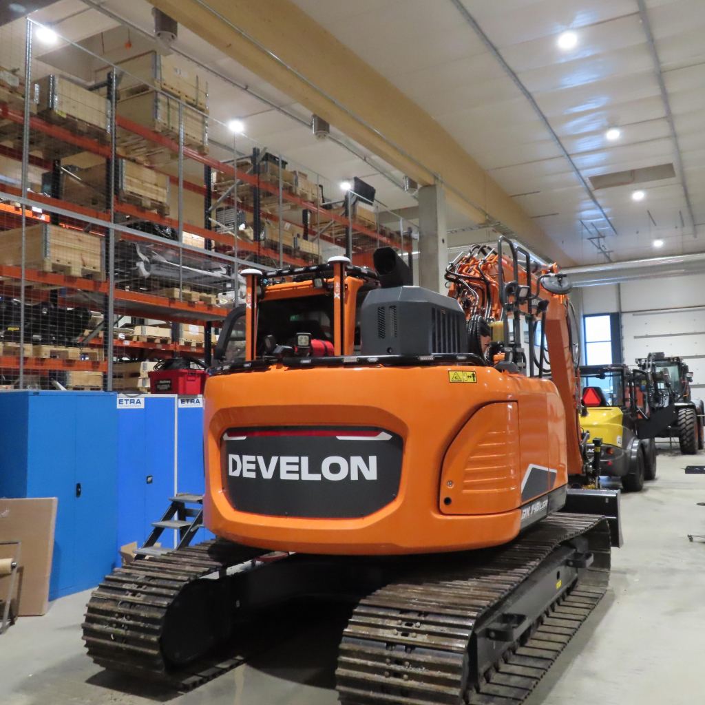Valoteline punttiin Develon DX140LCR-7