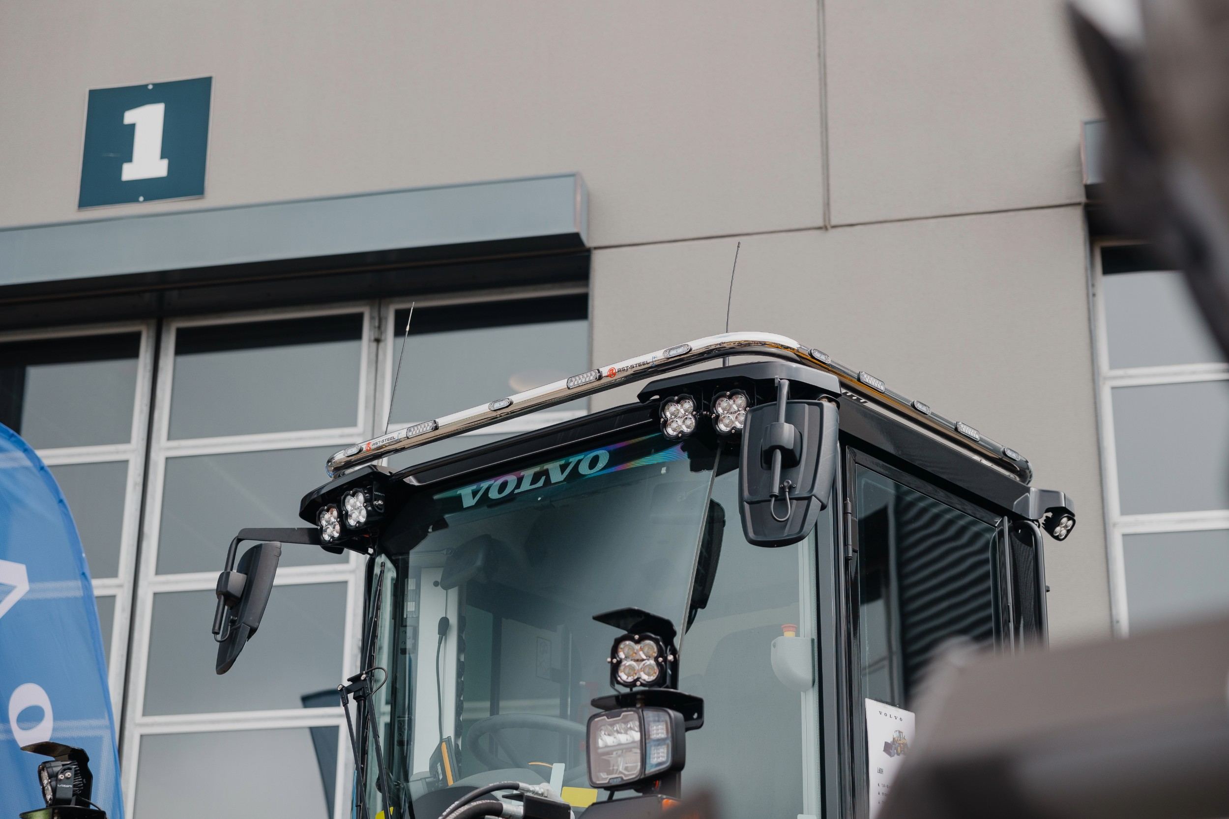 Valoteline katolle Volvo L60-350G/H pyöräkoneisiin